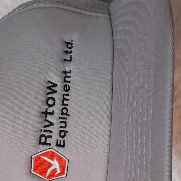 ๐ Vintage Rivtow Trucker Hat - Picture 5 of 8